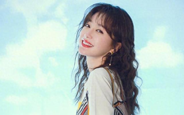 44岁秦岚高调官宣恋情! 承认两人同居, 34岁的魏大勋终于有名分了!