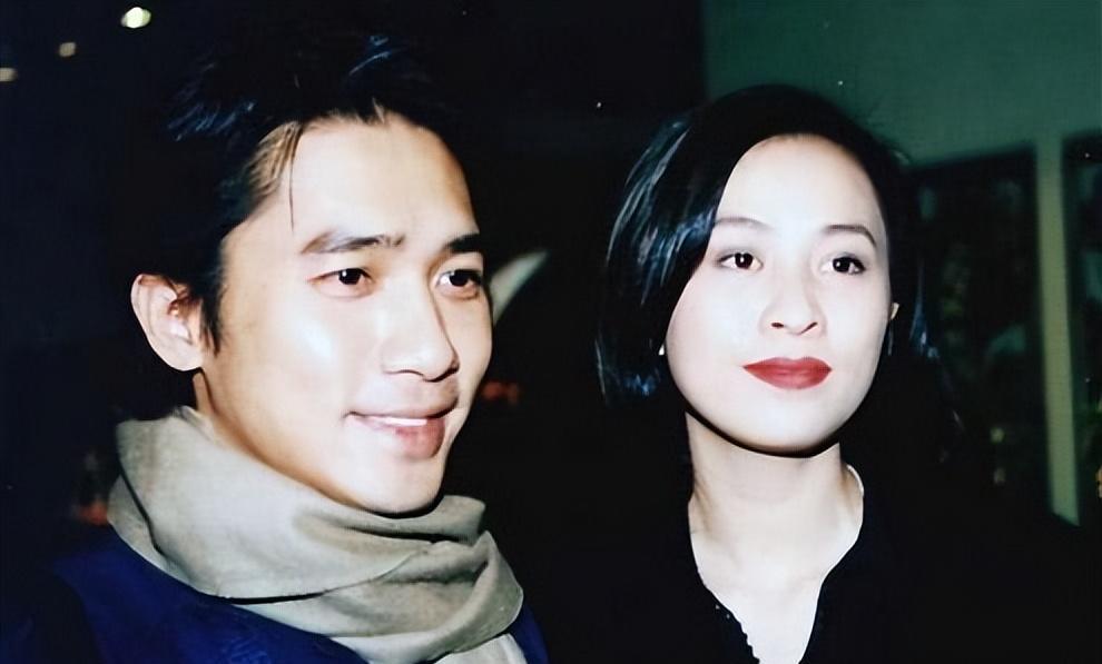 刘嘉玲瞒不住了！难怪33年不和梁朝伟生孩子