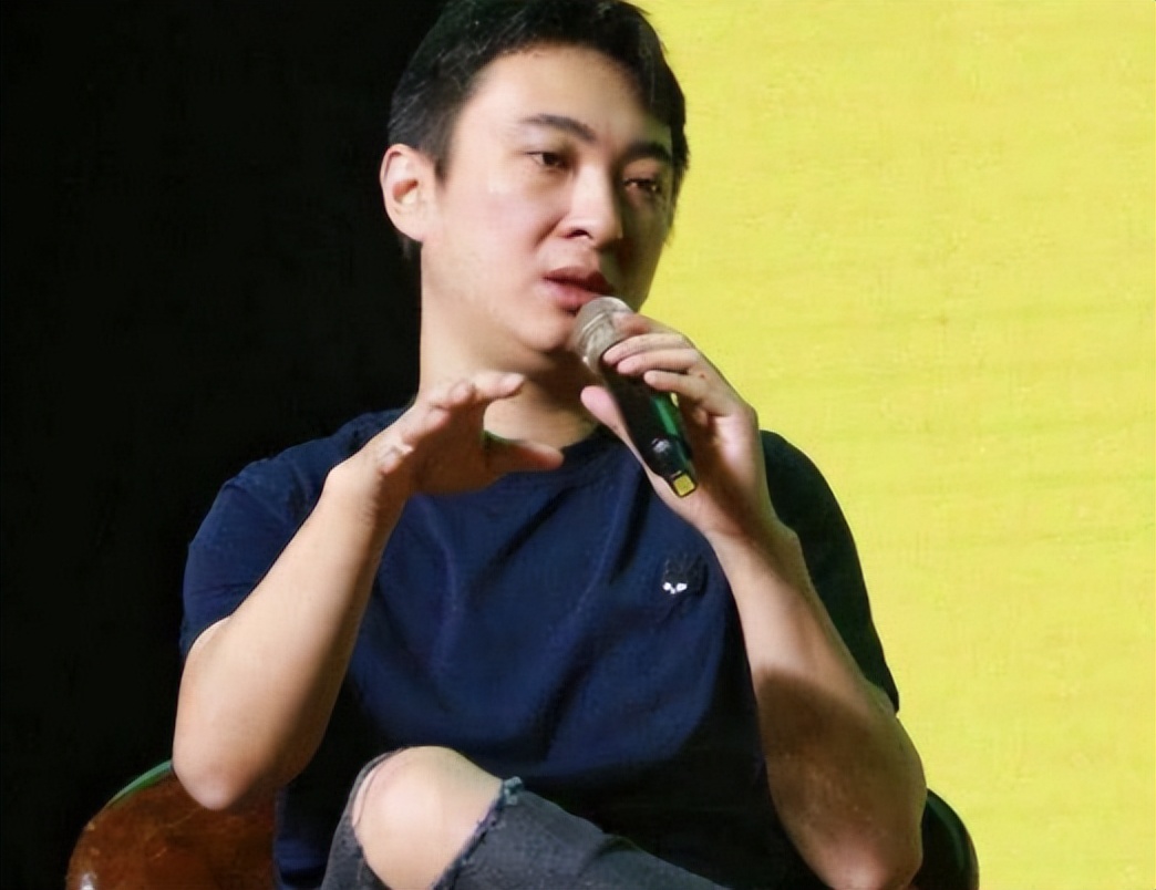 曝王思聪和21岁女友订婚,女方穿他衬衣炫耀,疑送老丈人50W豪车