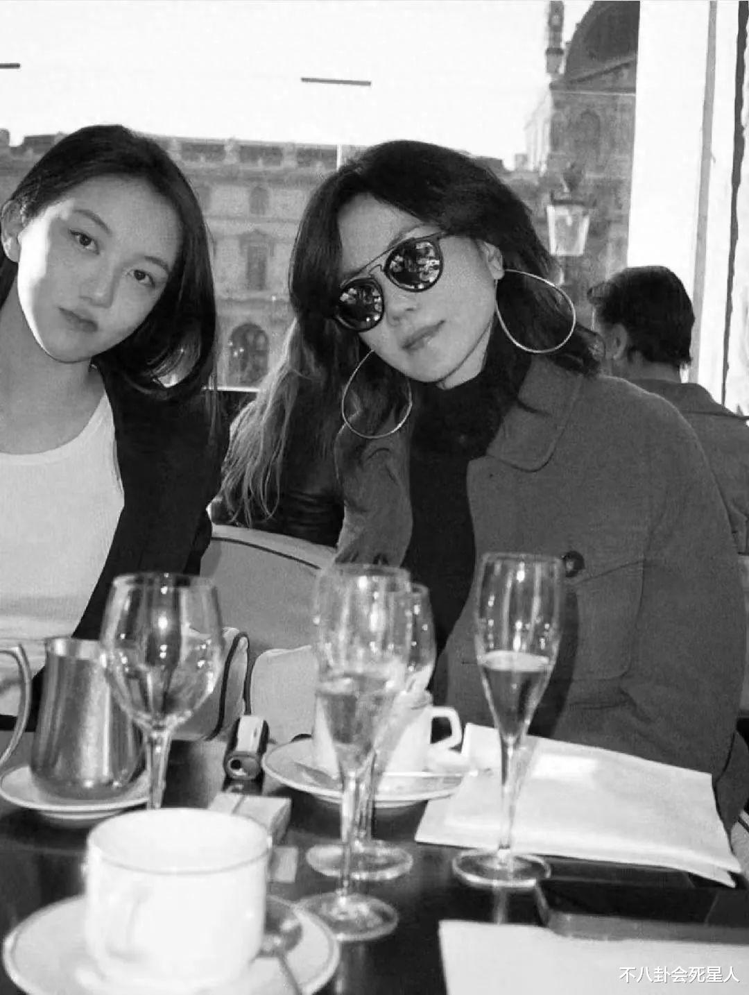 这3位和继母关系亲密的星二代,背后各有各的心酸