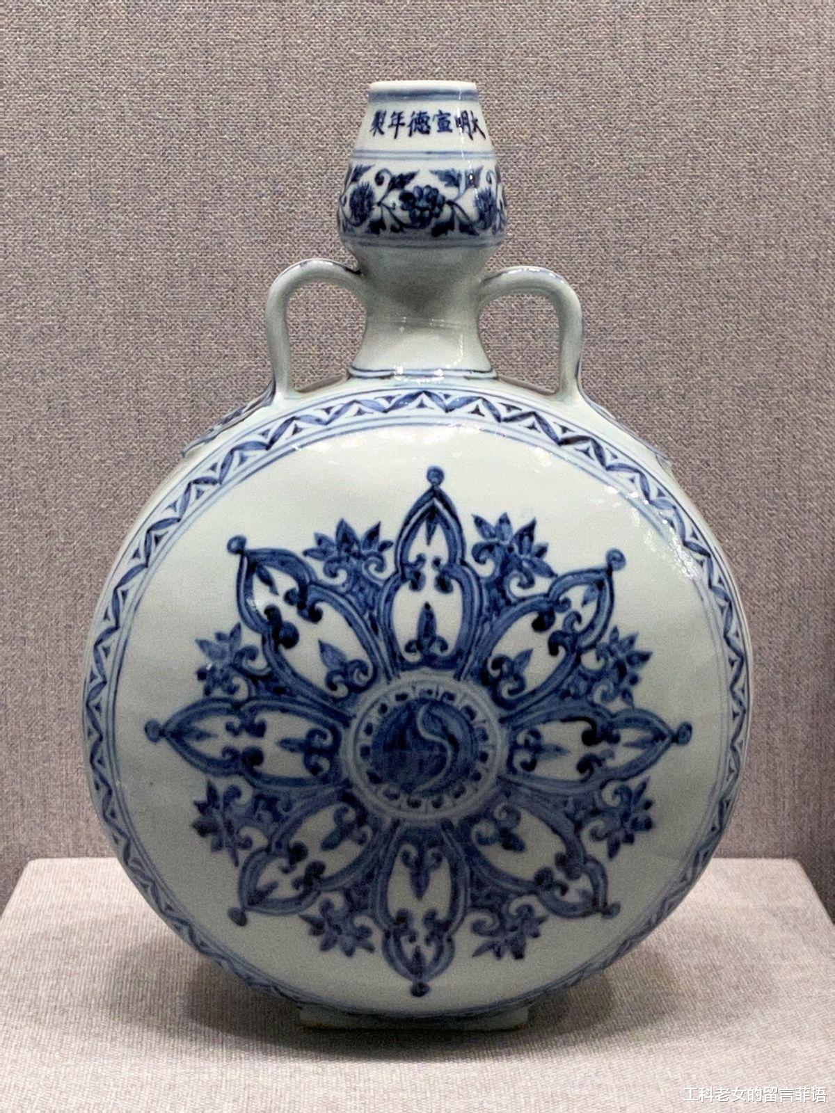 釉里红|故宫陶瓷馆:宣德朝,青花极好釉里红也极好