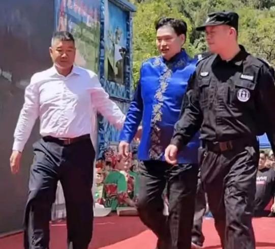 朱之文|演出被扔砖头?大衣哥正式委托律师维权,为再登春晚扫清舆论障碍