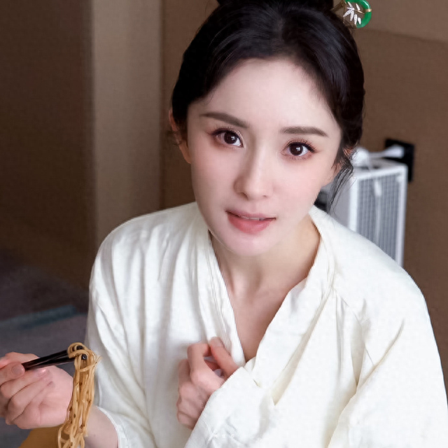 遮羞布盖不住！吃完离婚红利刘恺威才明白，与杨幂离婚是错误选择