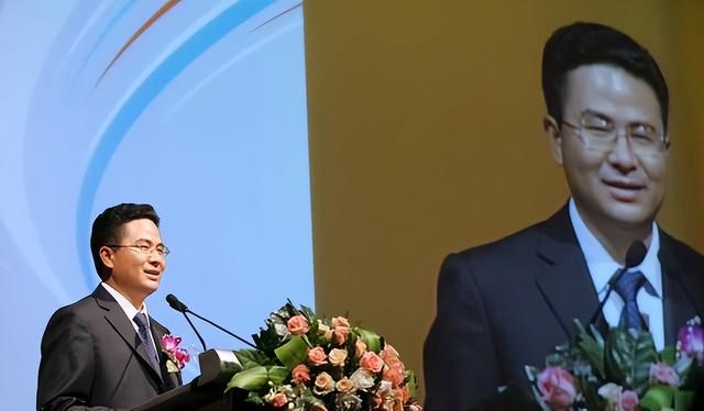 金立创始人：一把牌输光十几亿！欠款200多亿跑路，至今去向成谜