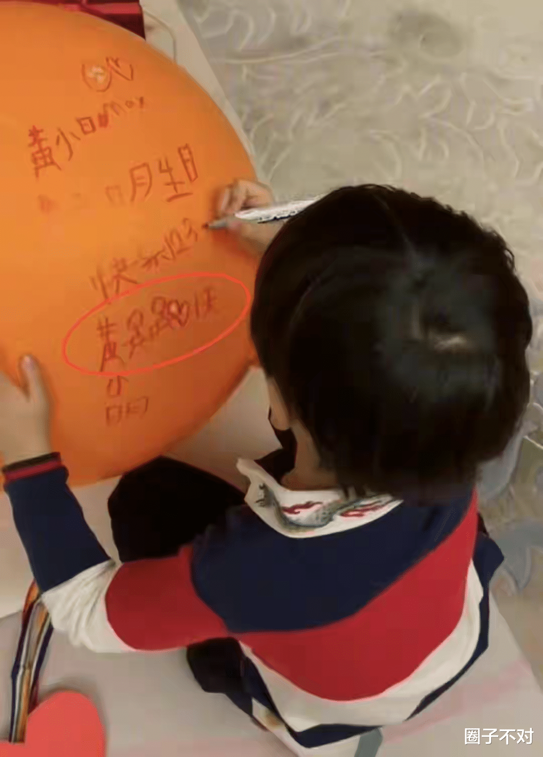 三天两头见前妻，没想到黄晓明离婚1年后，叶珂的对手还是baby