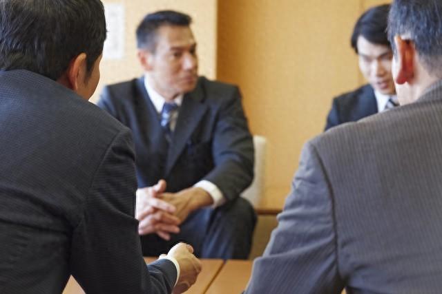 与领导独处时,不要惊慌失措,聊这3个话题受赏识