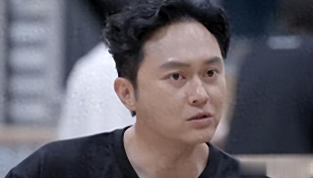 张智霖评论区沦陷:无爱的婚姻真可怕,自爆不用避孕套,1年吻1次