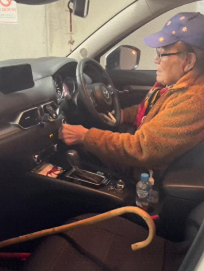 “纣王”扮演者突然离世，23号还在看亚运，一家人入籍澳洲惹争议