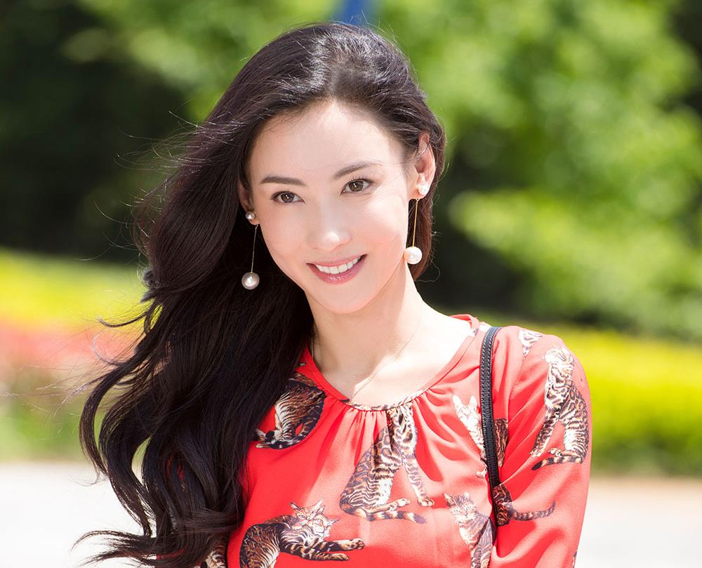 港媒称张柏芝已秘密领证,三胎生父终于曝光,是谢霆锋父亲的好友