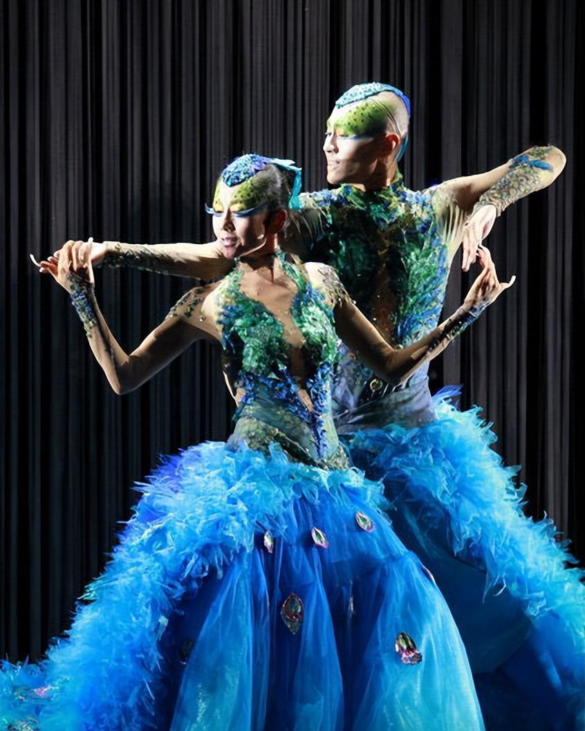 |杨丽萍新孔雀舞被吐槽:没有毛的孔雀连鸡都不如,简直辣眼睛!