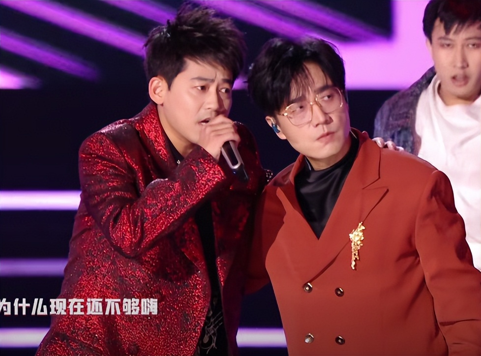 蔡国庆和萧亚轩，两个“混子”歌手，在双11晚会上彻底现了原形