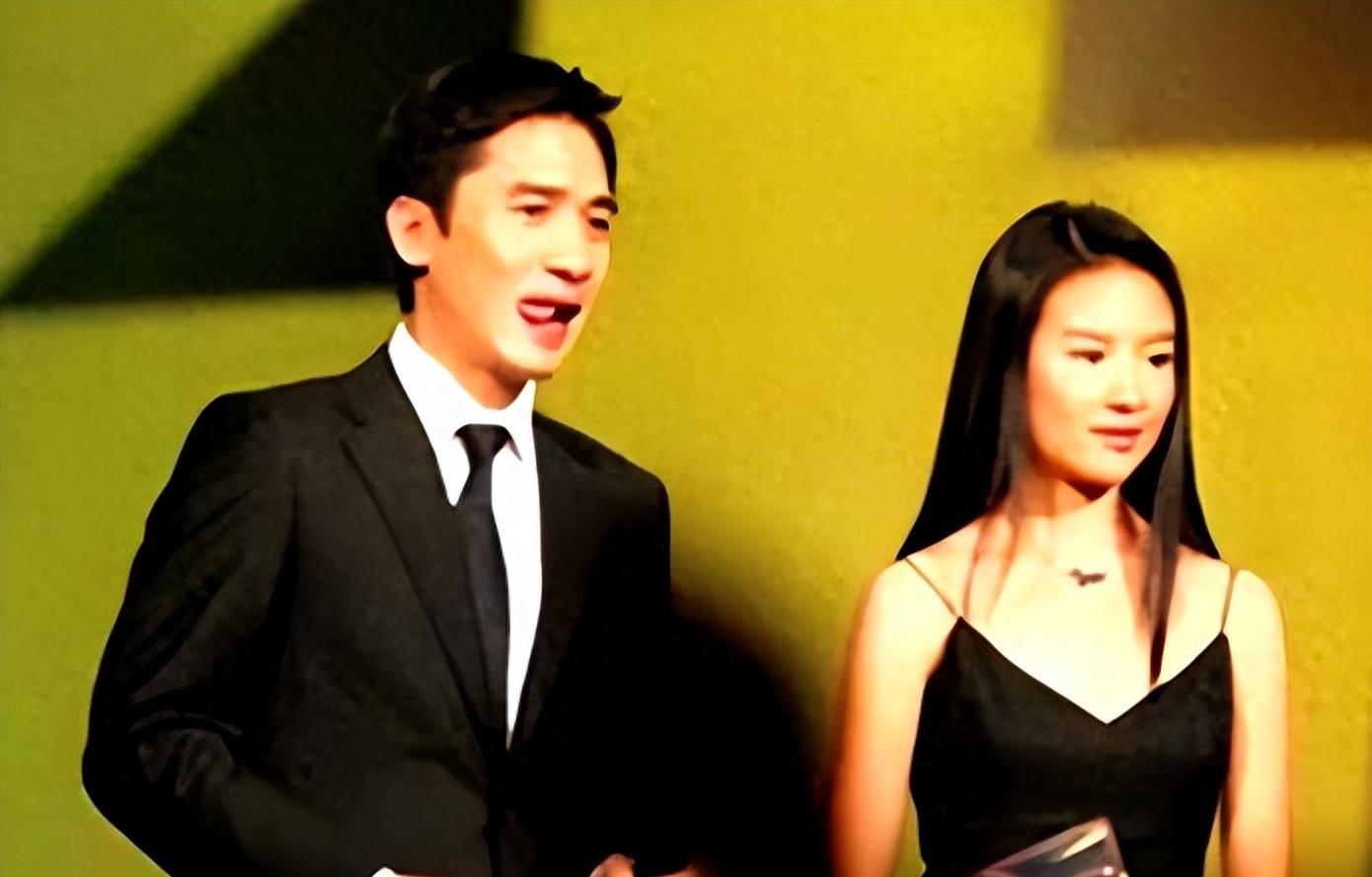 董洁停工陪儿子照片,被指长相神似梁朝伟,连时间线也都对得上!