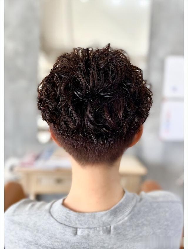 中老年女性发型别乱剪,最好试试这四种,时尚利落不落伍