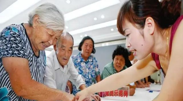 日本|来中国旅游的老外通常有一个疑问：为何中国老人不用上班