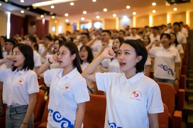 工装裤 牧之野：我们是如何慢慢对这个世界失望的