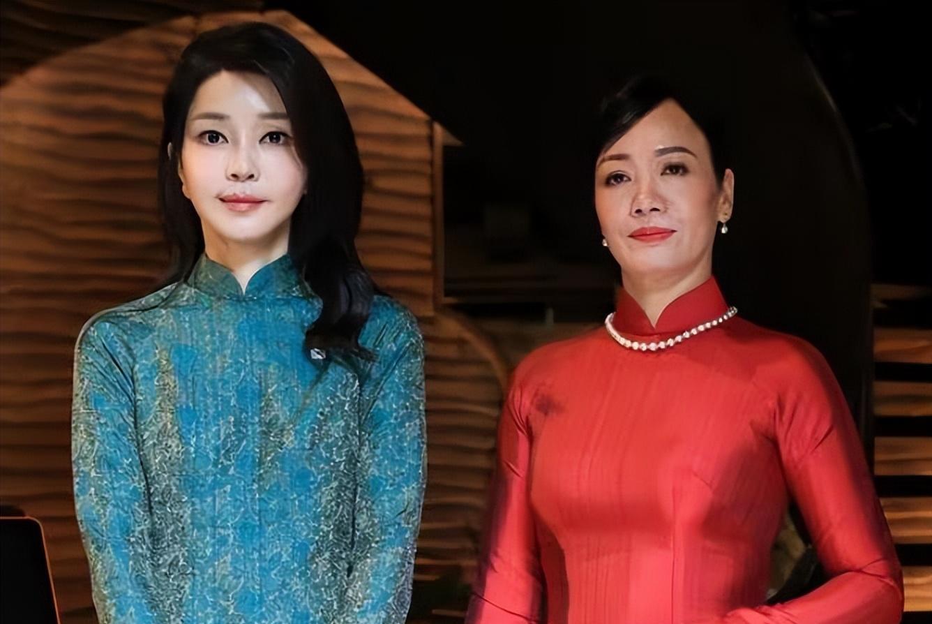 51岁金建希嫩如少女,白皙纤细身材尽显韩国冻龄女神之风采