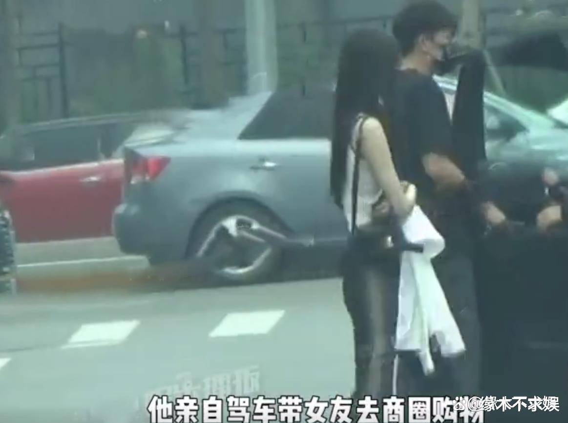 林更新恋情曝光!女友是小11岁“南艺校花”,又高又瘦神似谢娜!