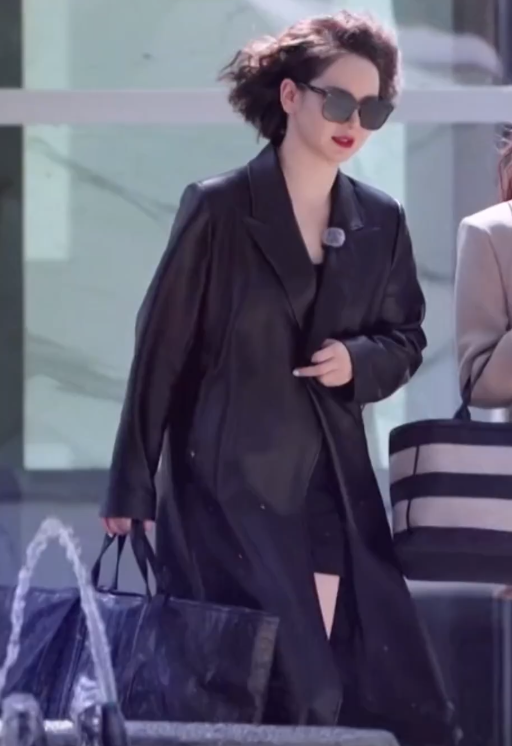 戚薇|戚薇自侃:130斤的我观感欠佳!38岁生二胎脸像充气,但气质绝佳