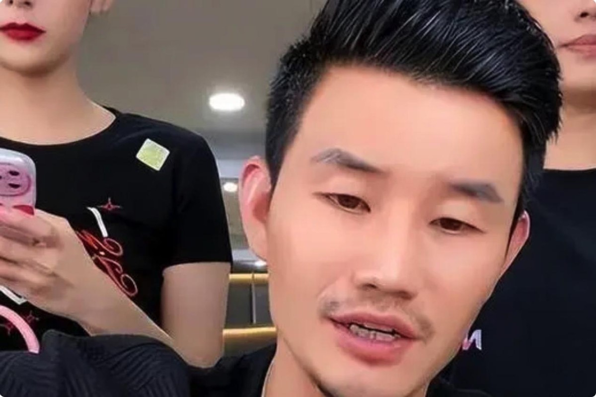 《开国将帅》首映，忍得了李晨演毛岸英，实在忍不了嘎子演王营长