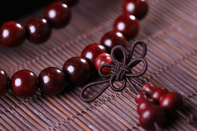 新手小白适合什么文玩手串?这3种“耐造文玩”,或许你不该错过