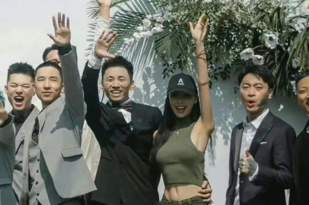 易梦玲|曝易梦玲马思唯已分手!两人全平台取关,女方悲伤发文泪眼朦胧