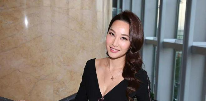 徐子珊再现璀璨风华,机场被捕获状态极佳,移居欧洲进修令人期待