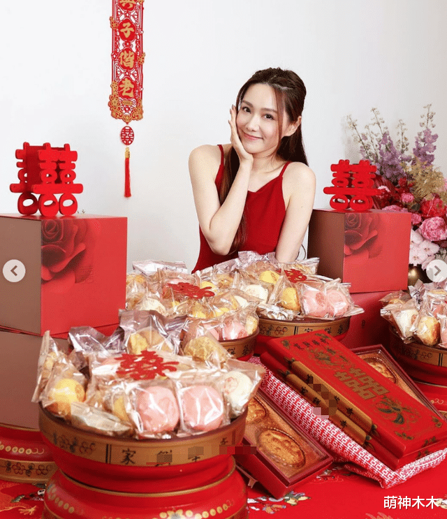 马国明汤洛雯过大礼，出手阔气多套金器估价百万，品牌显眼惹争议