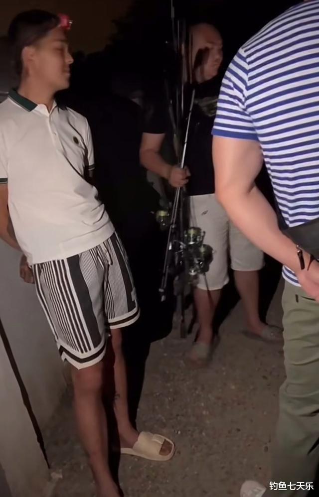 钓鱼|夜间钓鱼遇到李鬼!四川4男子冒充“渔政”收鱼竿,钓友:差点就信了