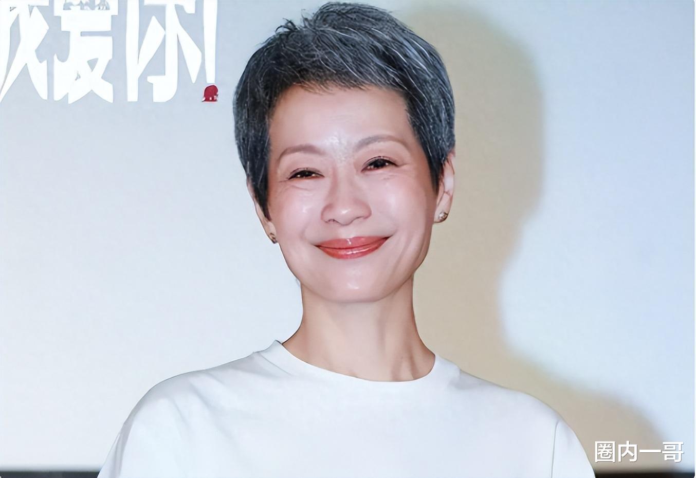被3位女星惊艳到：白发不染，不整科技脸，用松弛感诠释优雅老去