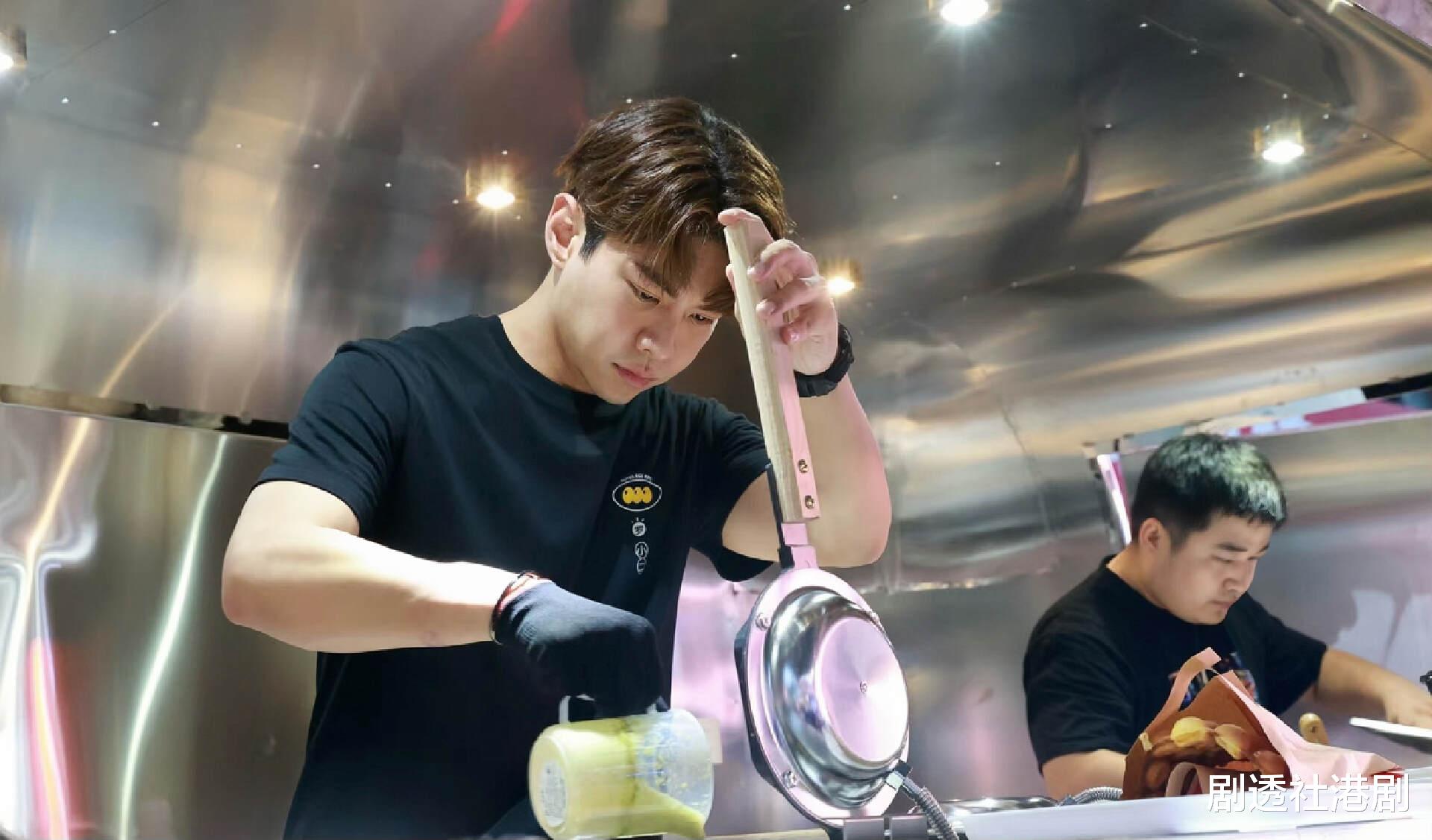 恭喜！TVB三知名男星在内地卖鸡蛋仔，半年不到成功开五家分店