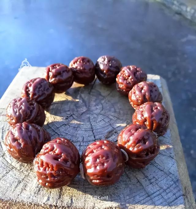 核桃|盘了3年的手串,市场价能卖多少钱?