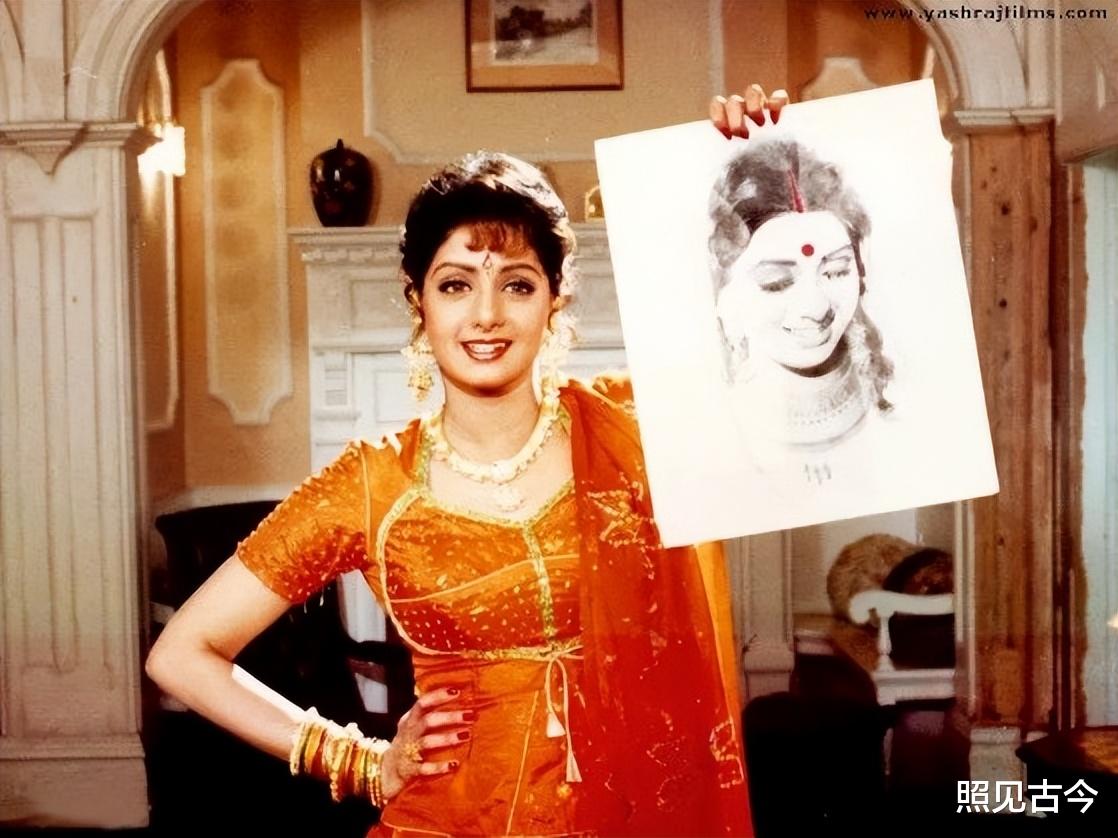 宝莱坞女皇希里黛玉:低种姓,却拥有绝顶美貌,54岁淹死浴缸成谜