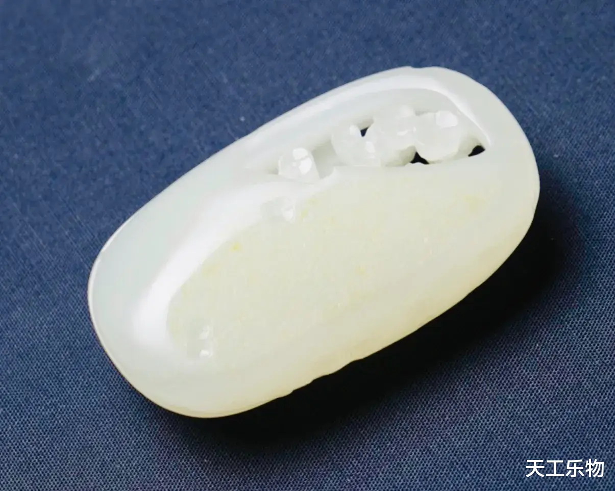雕刻|三千一克的镂雕籽料！和田玉海派精工巧雕“暗香”！