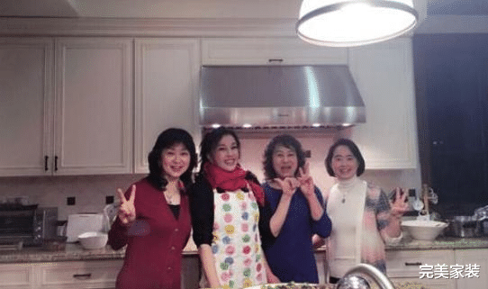 刘晓庆豪宅曝光:每天生活跟皇后一样,怪不得七十岁仍有少女心