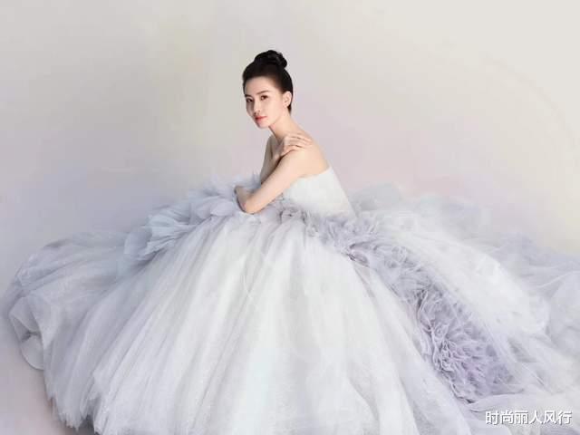 周焯华|刘诗诗恋爱脑?连夜赶回台湾跟吴奇隆一起庆生,穿香奈儿自拍超美