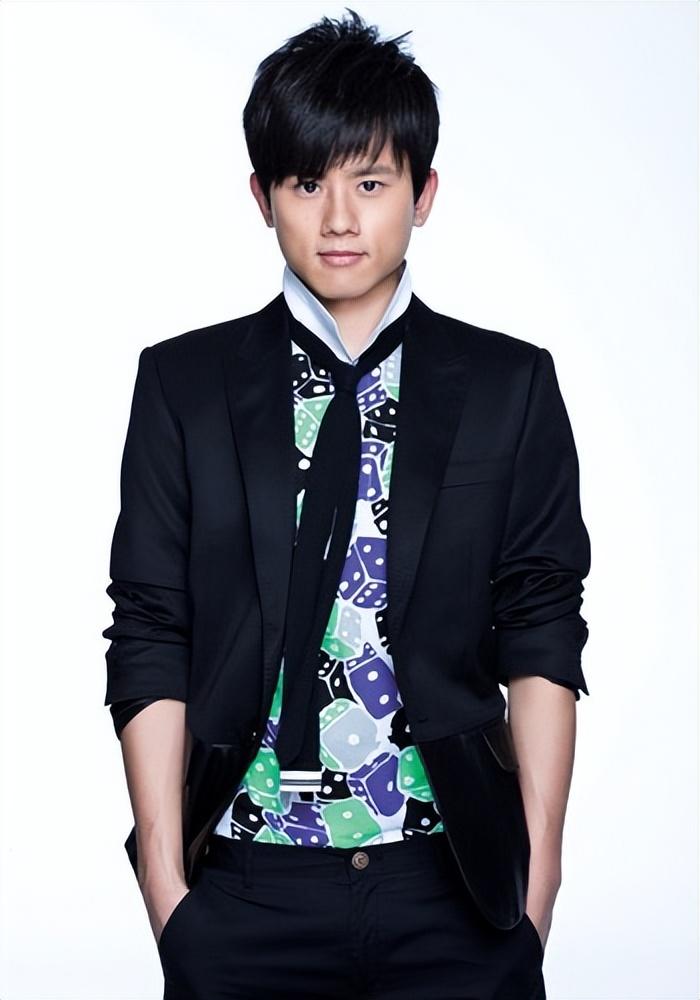 杜江|娱乐圈曾“靠女人上位”的4位一线小生，现在都怎么样了？