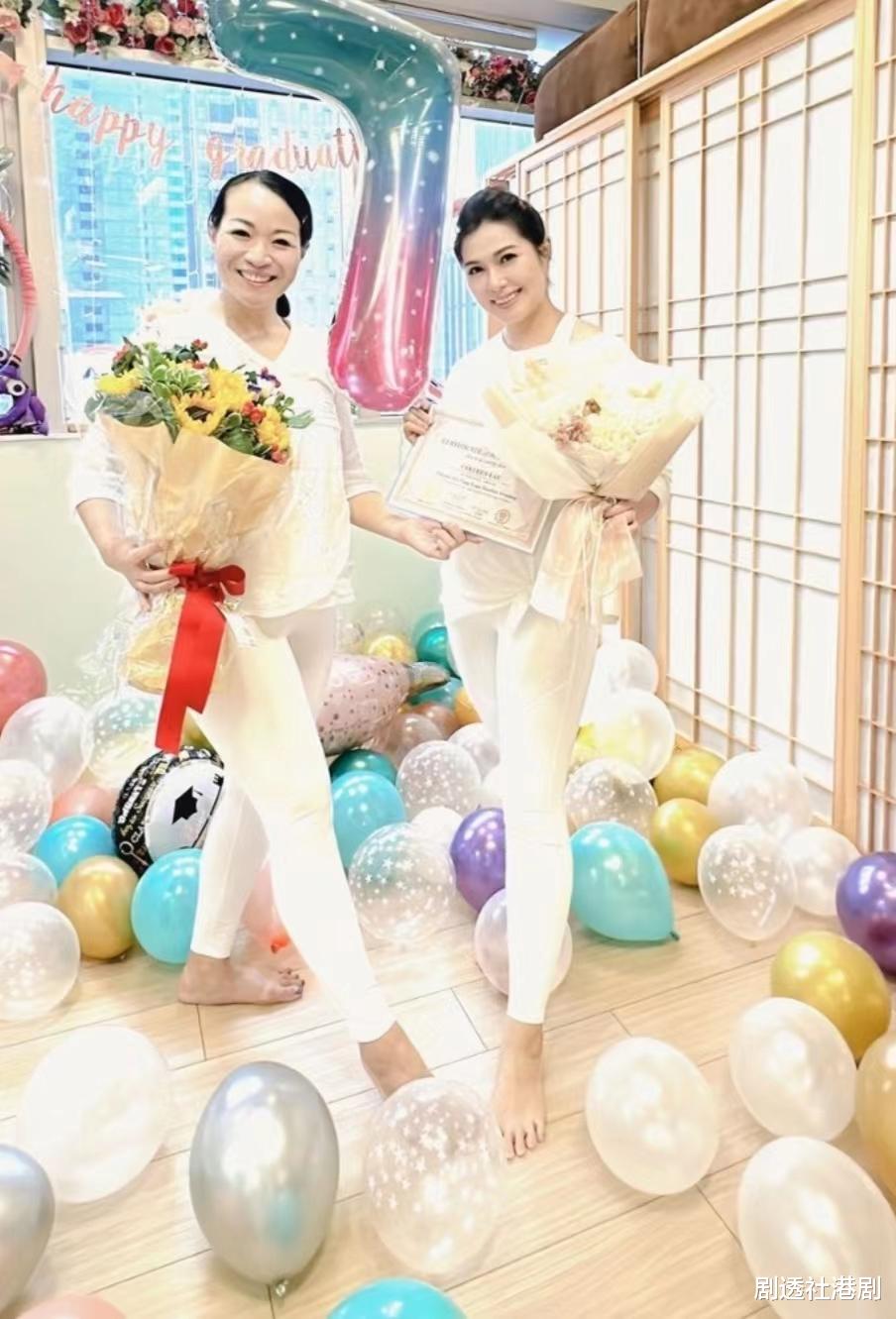 恭喜！港歌手秘密诞子后再度宣布有喜，曾经历家暴至今仍未敢结婚