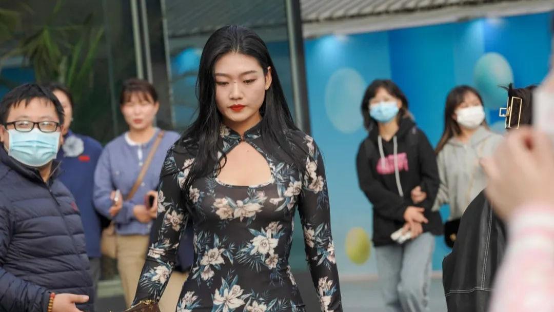 可爱温婉的穿法，妩媚大方真出众