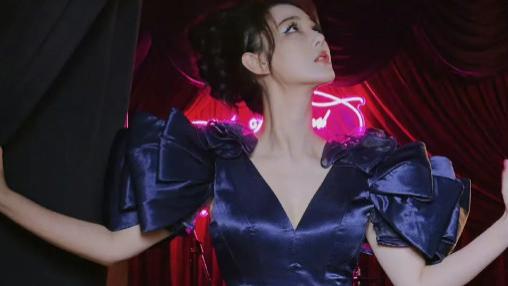 活动造型被嘲讽“廉价、影楼风”，张馨予高情商回应：打我好了