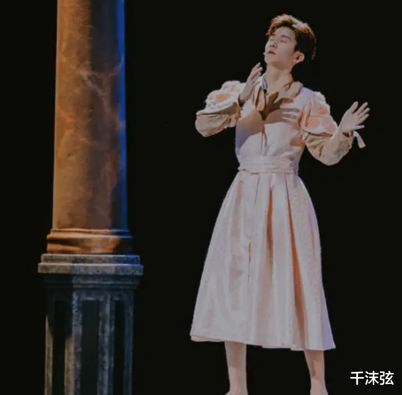 陈冠希|张亮儿子身高猛长!15岁1米89超过爸爸,穿长裙演公主太敬业