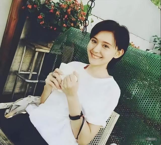 女演员的外貌有多重要？37岁热依扎和33岁啜妮，差距一目了然