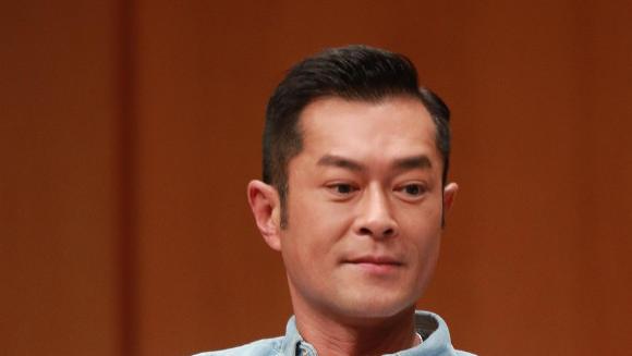 古天乐晒庆生照，穿黑衬衣面僵似假人，曾羞辱翁虹20分钟致其崩溃