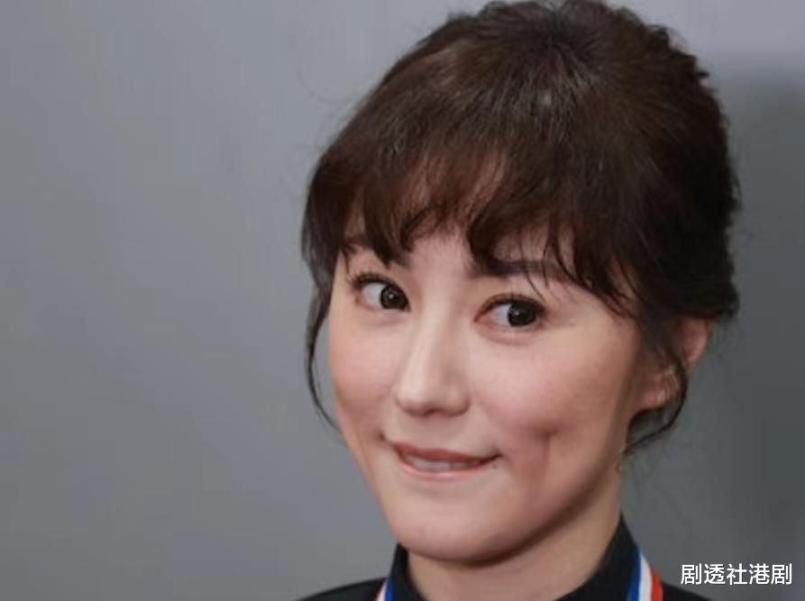 刘心悠|满面春风!港知名女星秘婚后首亮相,拒透露老公身份称其没求过婚