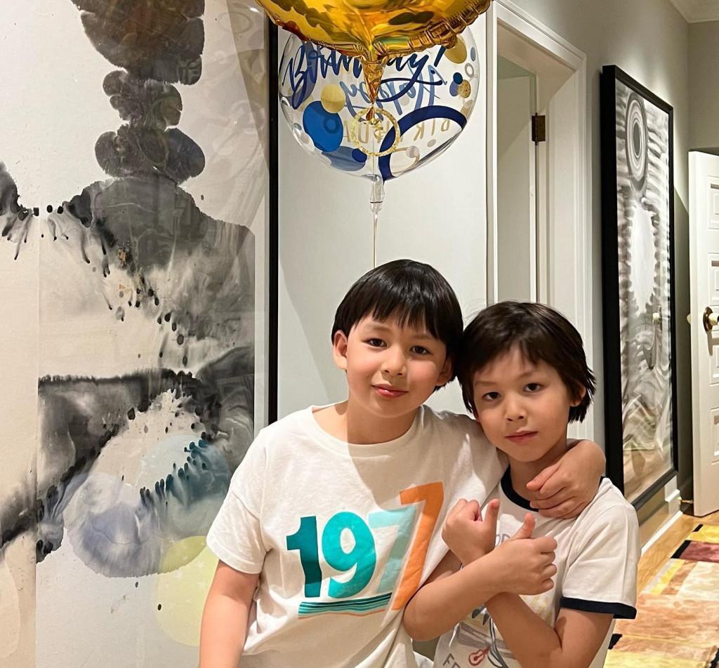 49岁名模周汶锜给混血儿子庆生!美成建模脸,俩娃又帅又软萌!