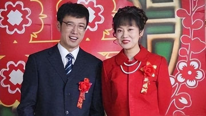 净身出户也要与闫妮离婚的邹伟，如今18年过去了，他后悔了吗