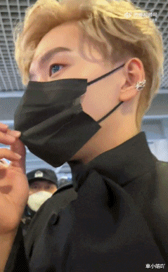 警察|反转！余景天粉丝嘲笑警察6天后，人民网与广电总局重压下终道歉