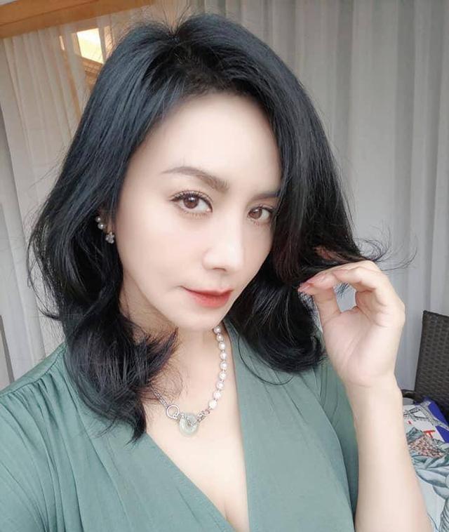 田丽|“火辣”美人田丽直播带货?56岁情史丰富,怼人最厉害