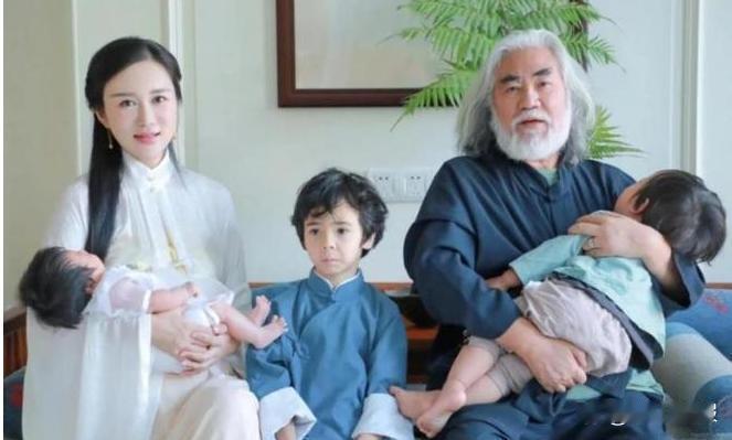 朋友告诉张纪中:“你老婆和干儿子好上了!”张纪中火急火燎从美国飞回家中