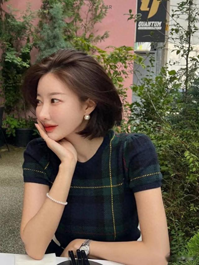 发型剪来剪去，忘不了的还是波波头，瘦脸时尚很百变