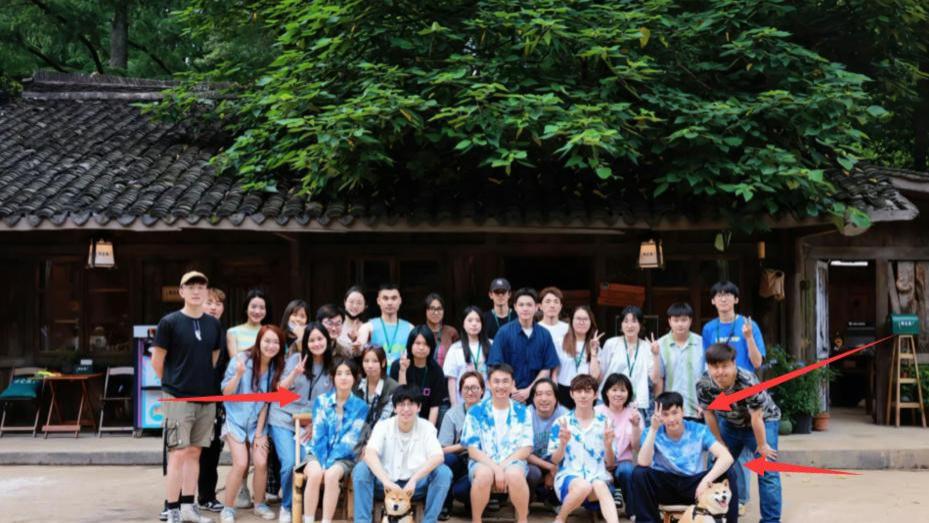 《向往》收官合照曝光，彭昱畅张子枫状态好，张艺兴肤色差成亮点